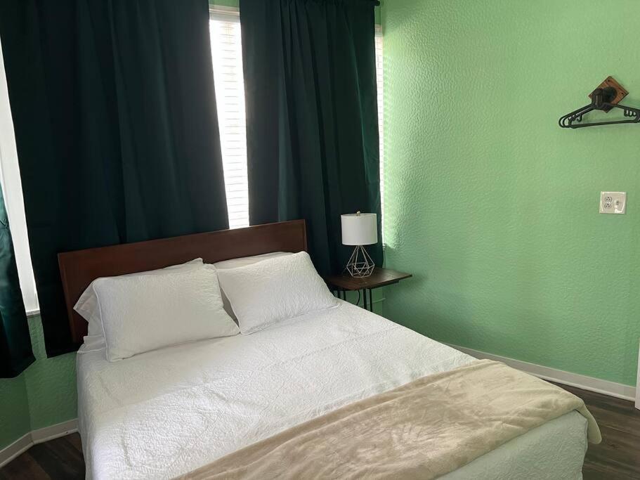 Cosy 3-bedroom Downtown Walk To Convention Center *