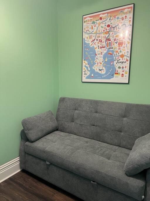 Cosy 3-bedroom Downtown Walk To Convention Center Apartment *